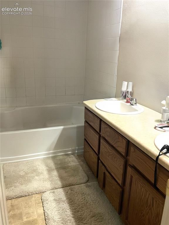 Image 15 of 27: Bathroom