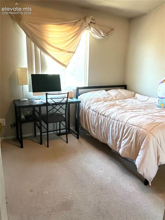 Image 19 of 27: Bedroom