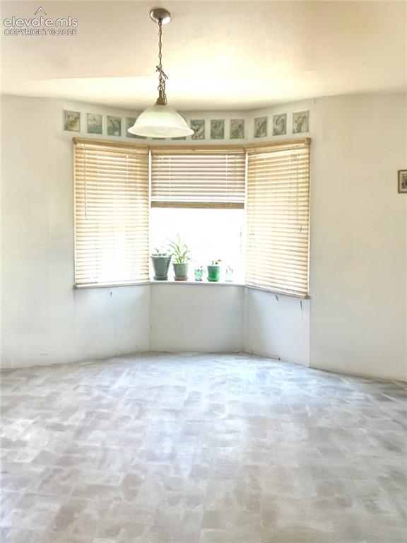 Image 3 of 27: Dining Area