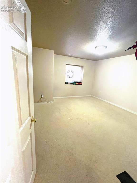 Image 9 of 27: Bedroom