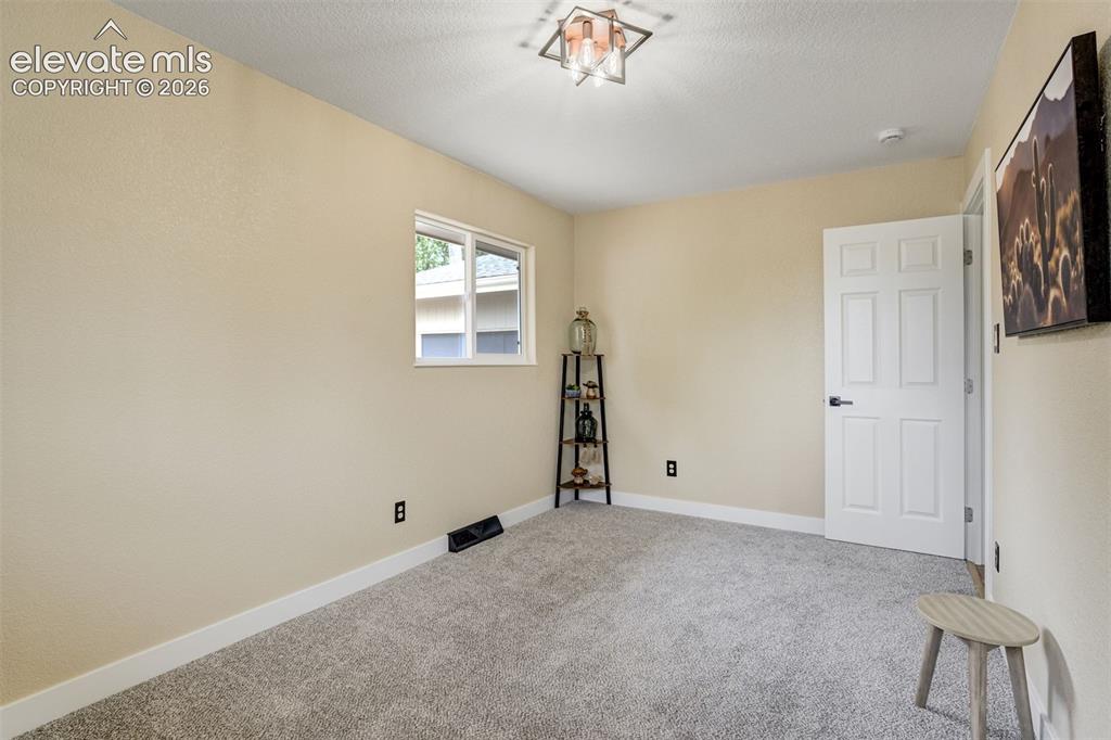 Image 25 of 50: 2nd upstairs bedroom 