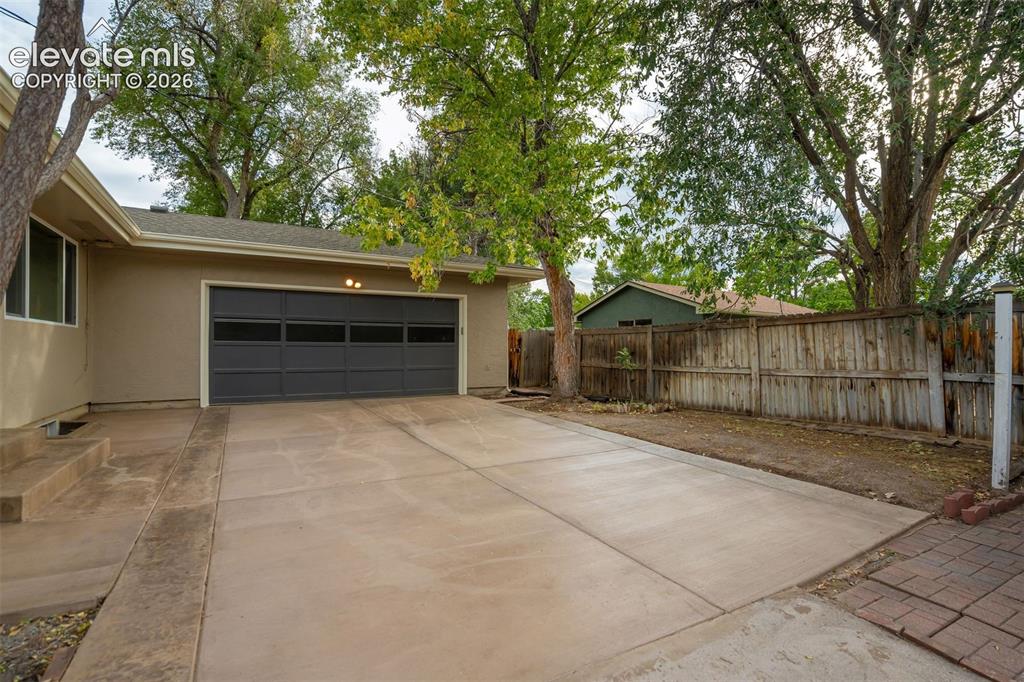 Image 5 of 50: 2 car garage that leads into the front 1 car garage