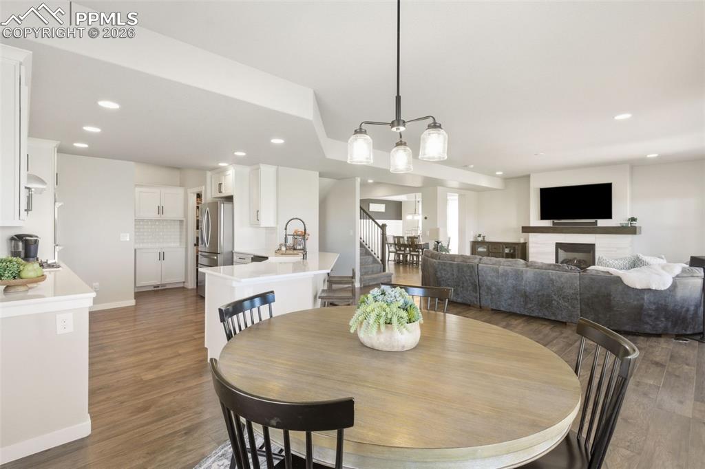 Image 12 of 50: Dining Area