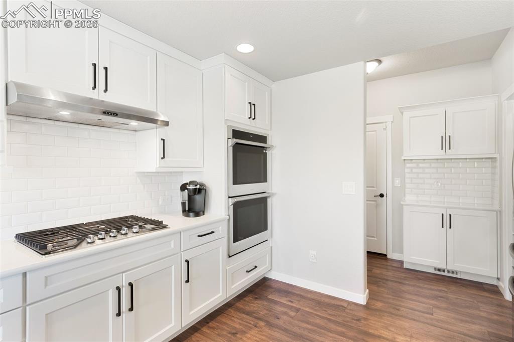 Image 14 of 50: Kitchen