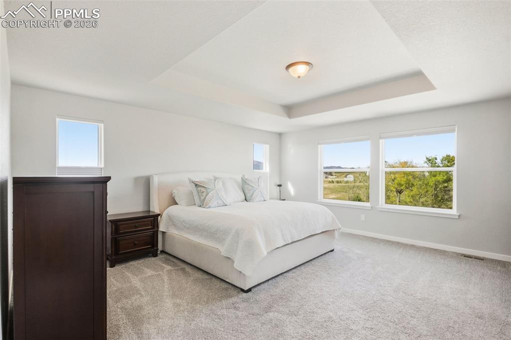 Image 19 of 50: Bedroom