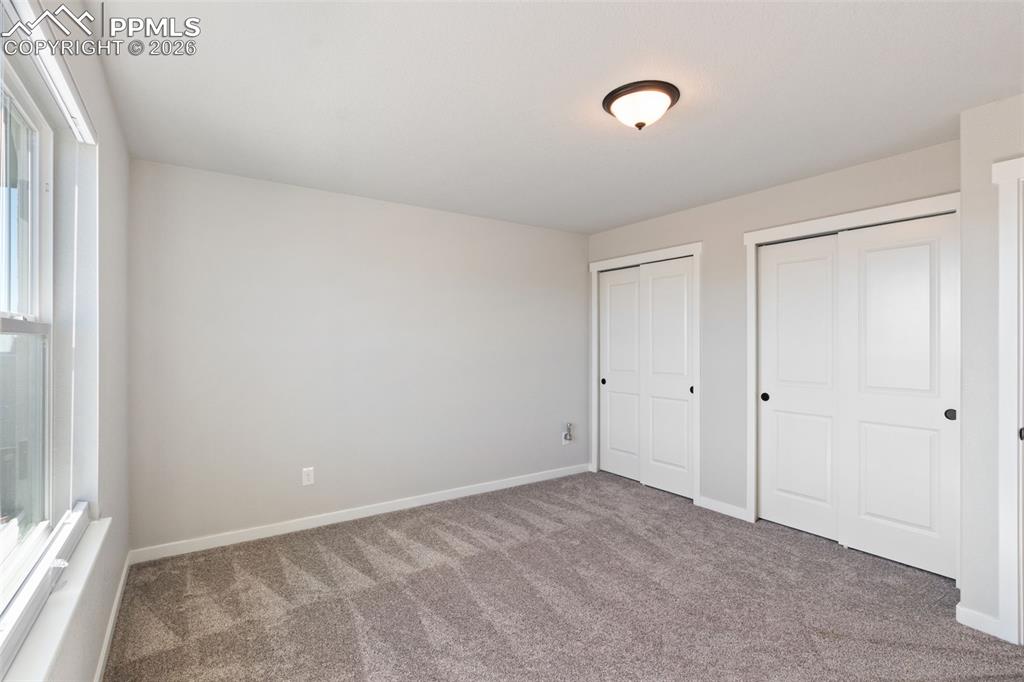 Image 23 of 50: Bedroom