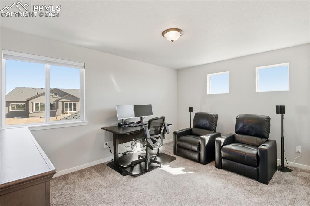 Image 29 of 50: Office