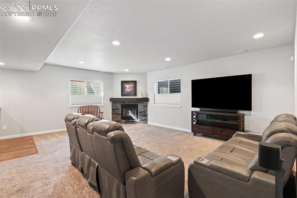 Image 31 of 50: Living Room