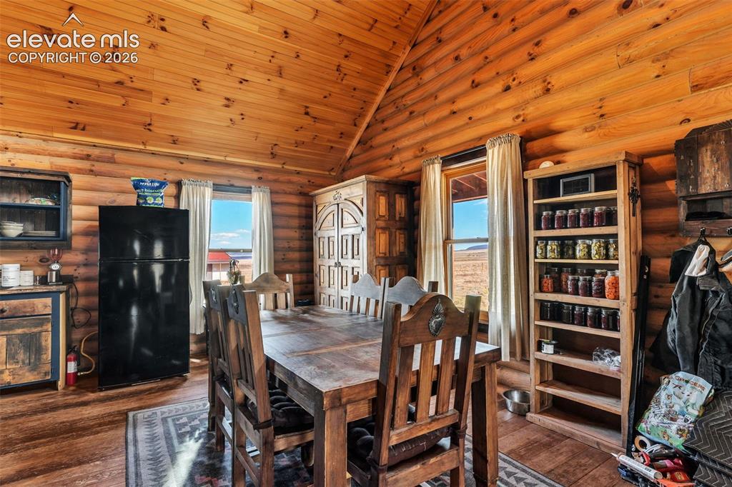 Image 11 of 42: Dining Area
