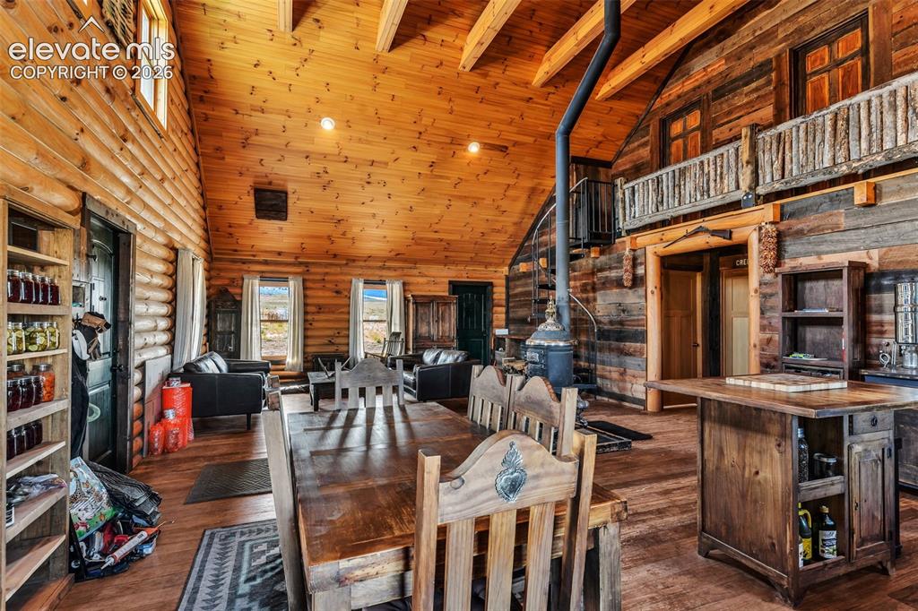 Image 15 of 42: Dining Area