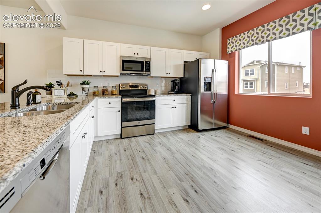 Image 17 of 30: *photo of previous model home of the same floorplan*