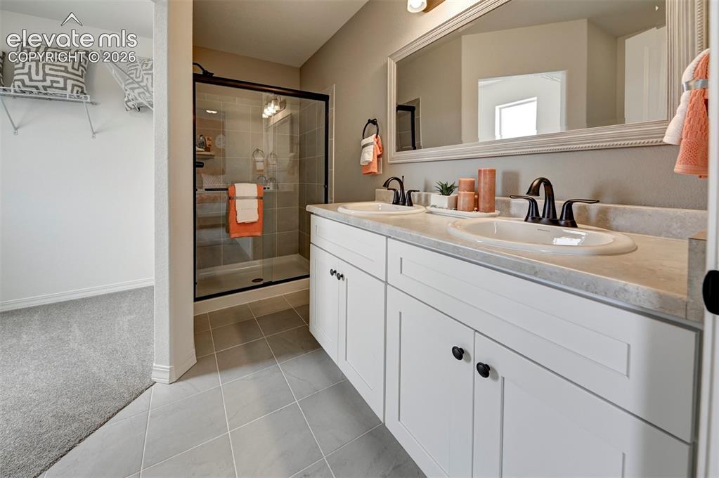 Image 27 of 30: *photo of previous model home of the same floorplan*