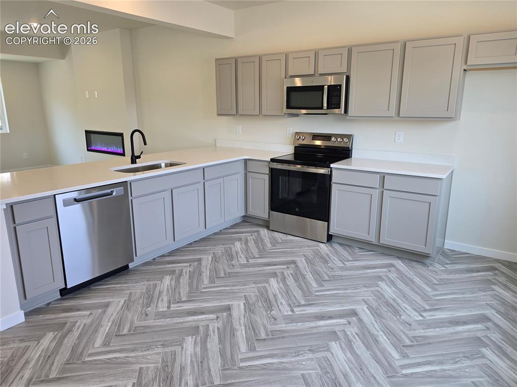 Image 4 of 30: Kitchen