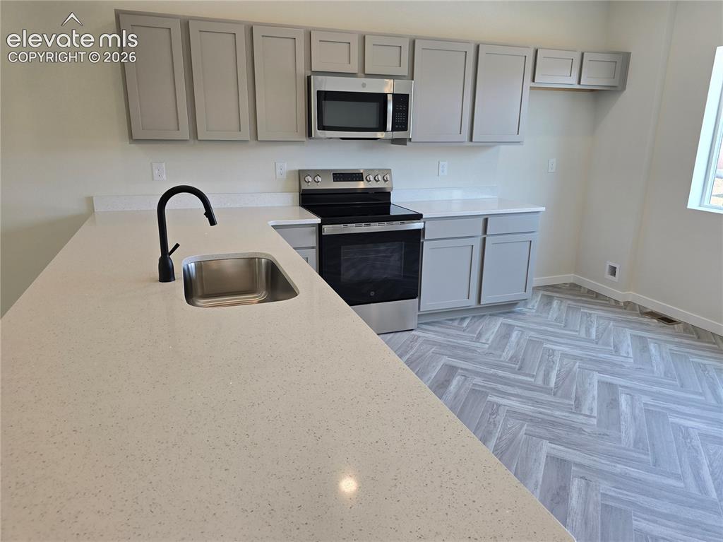 Image 5 of 30: Kitchen