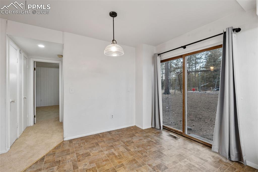 Image 13 of 50: Kitchen