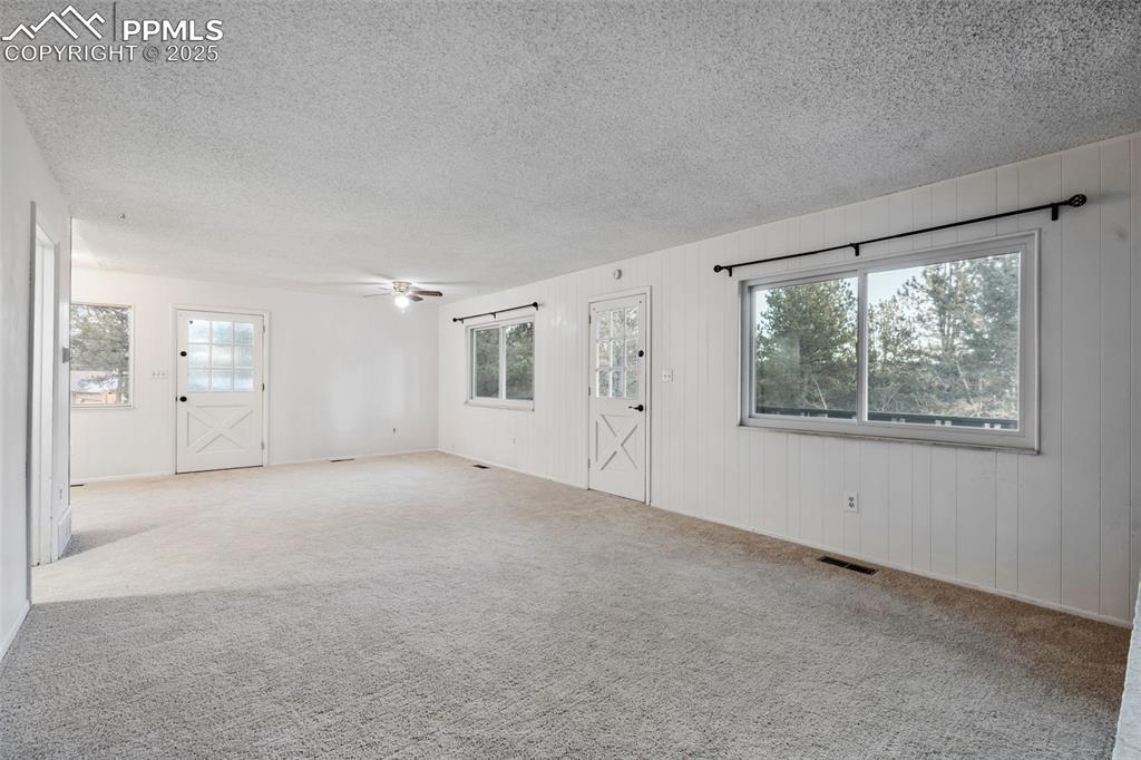 Image 17 of 50: Living Room