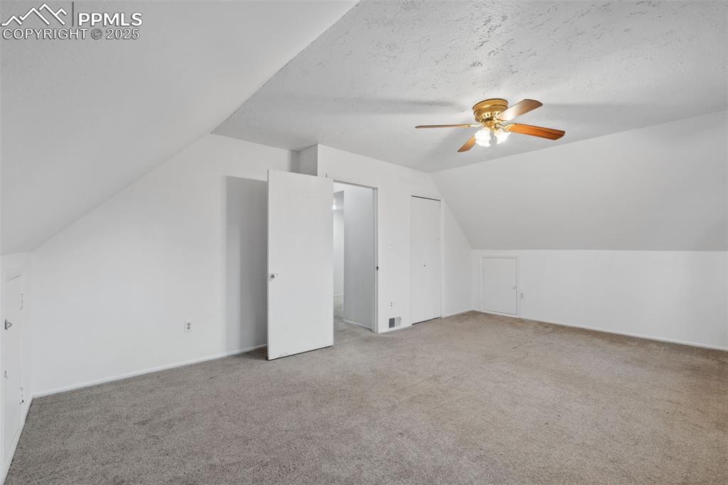 Image 24 of 50: Bedroom