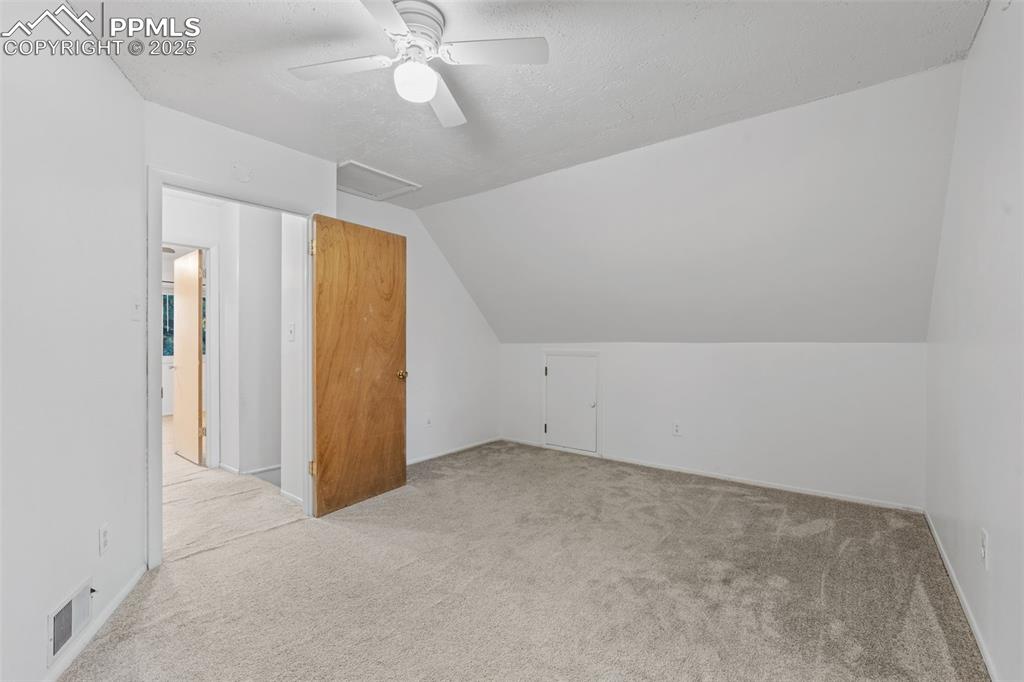 Image 28 of 50: Bedroom