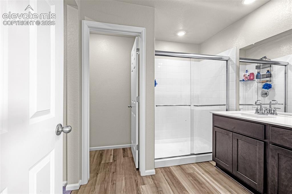 Image 19 of 42: Bathroom
