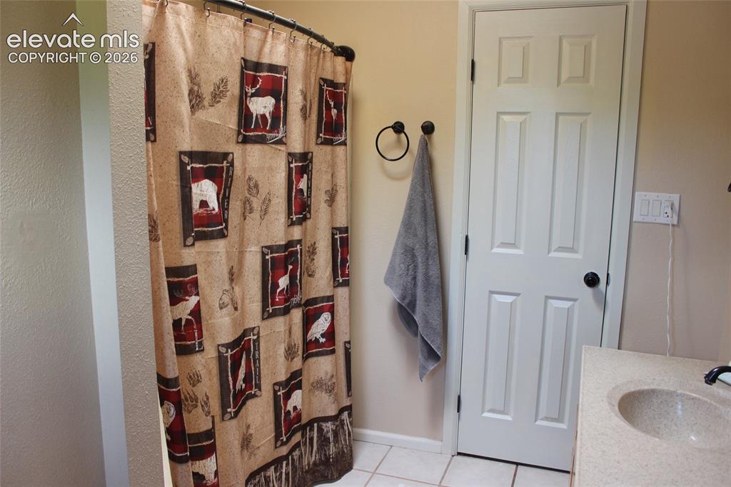 Image 10 of 19: Bathroom