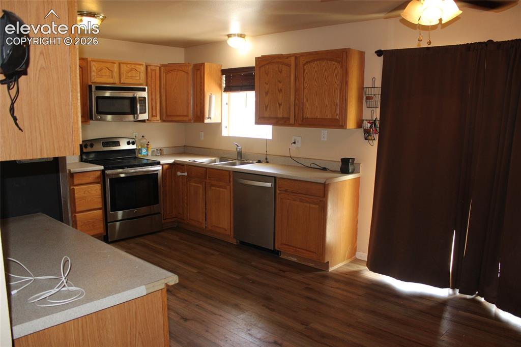 Image 7 of 19: Kitchen