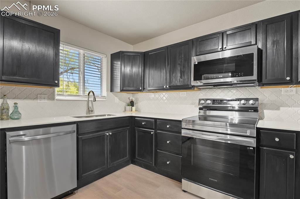 Image 10 of 34: Kitchen