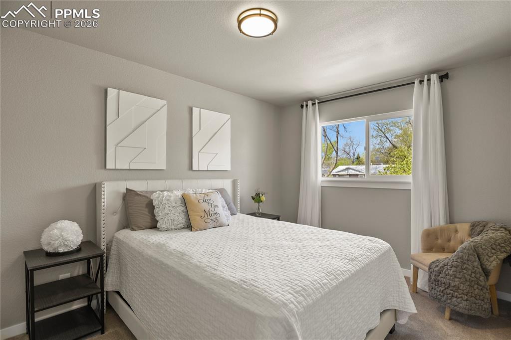 Image 16 of 34: Bedroom