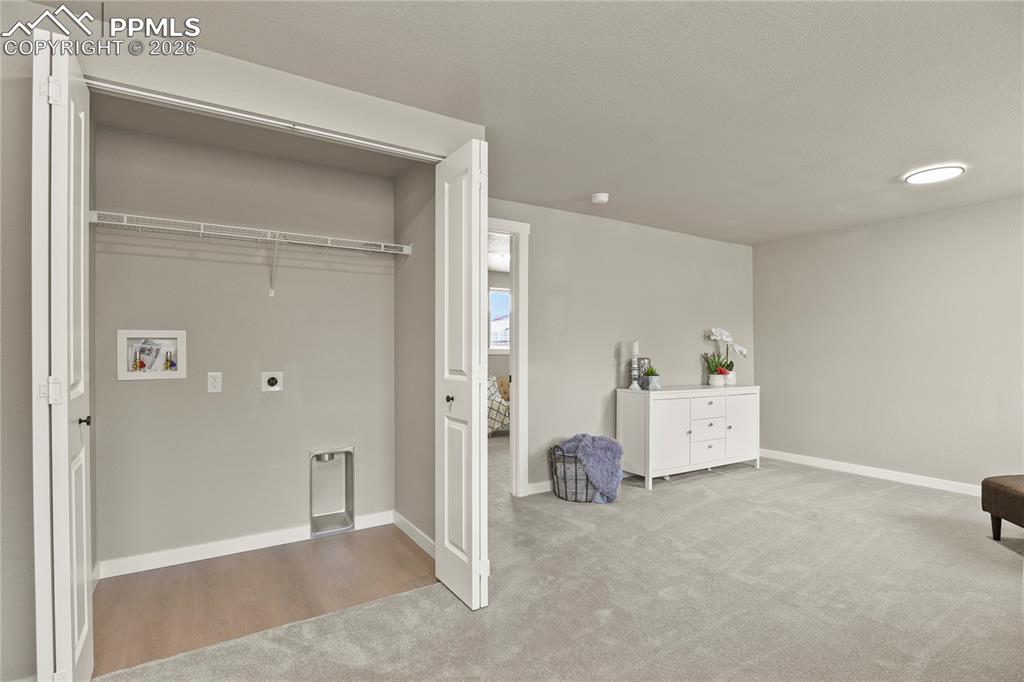 Image 21 of 34: Laundry