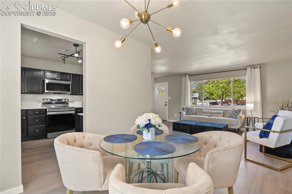 Image 6 of 34: Dining Area