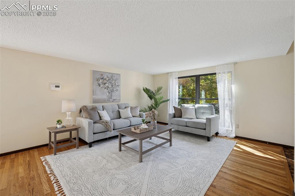 Image 11 of 49: Great space for entertaining