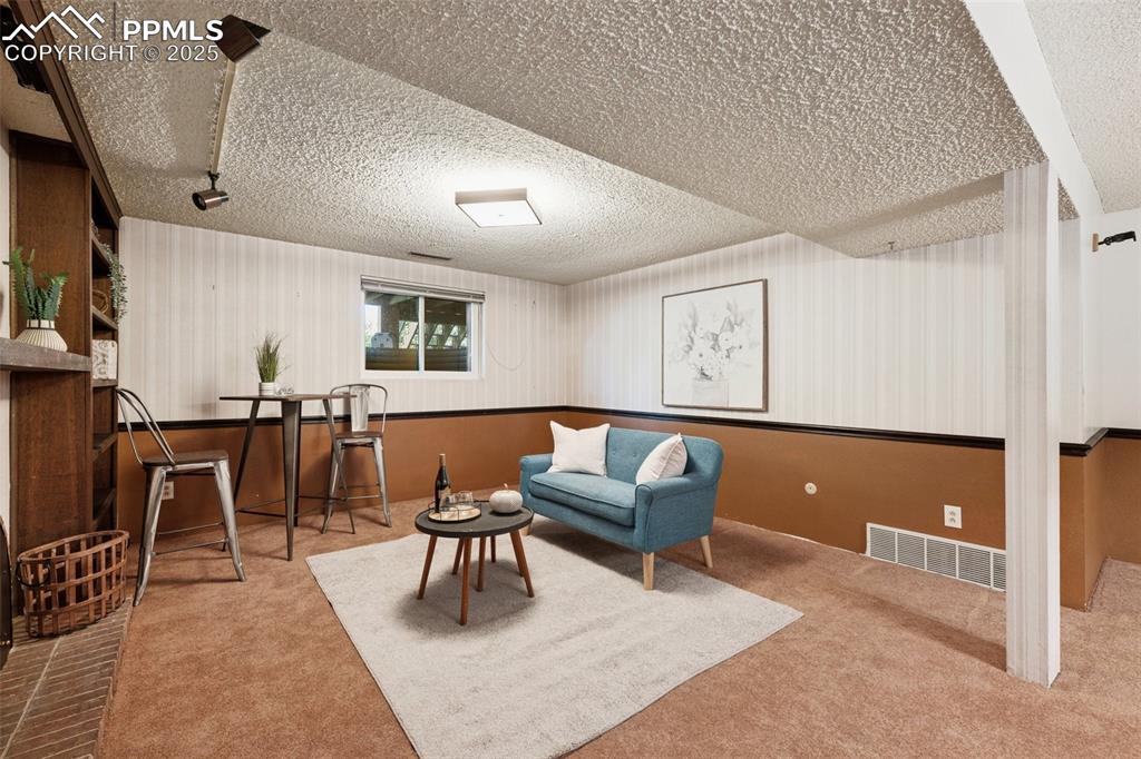 Image 36 of 49: Sitting Room