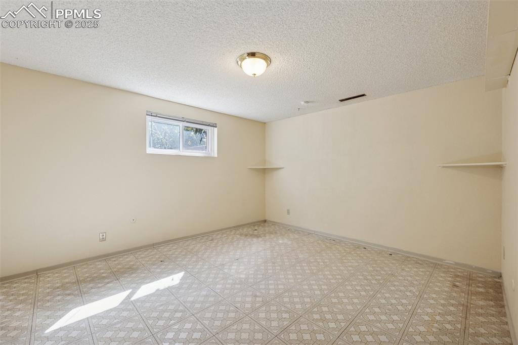 Image 37 of 49: Basement Bedroom - Bedroom #5