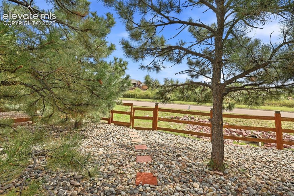 Image 49 of 50: Fence