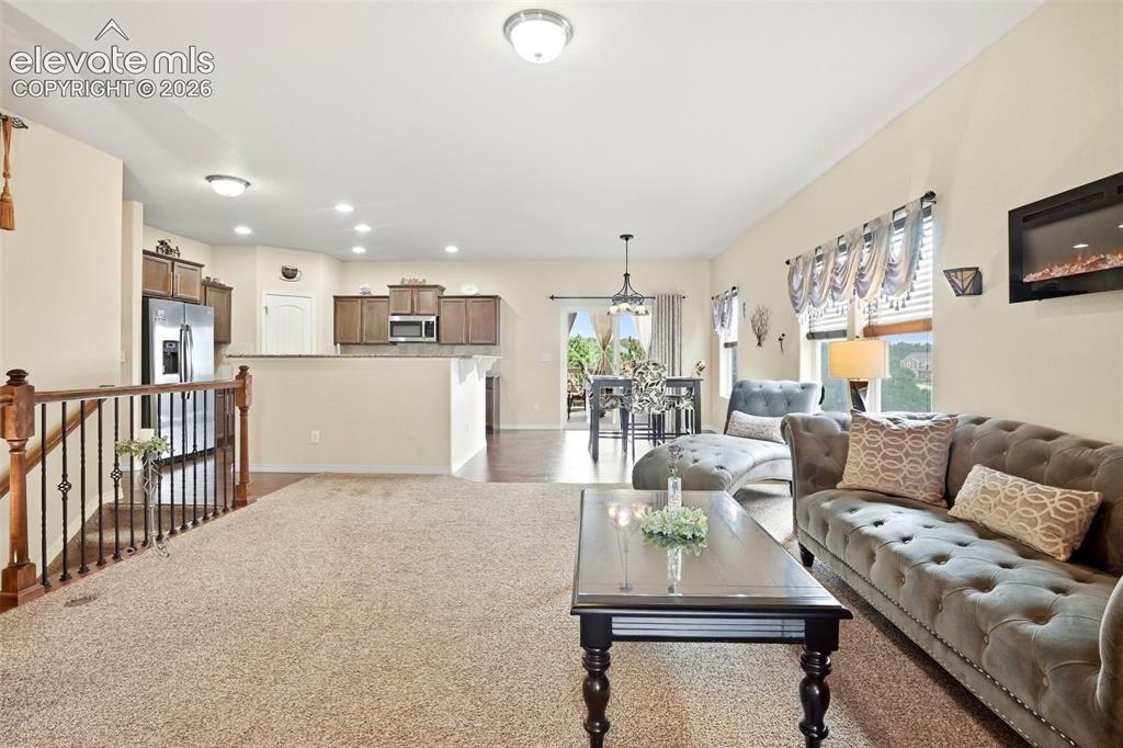 Image 8 of 50: Living Room