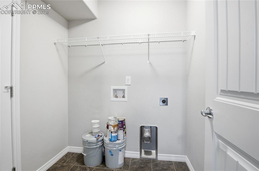 Image 20 of 40: Laundry