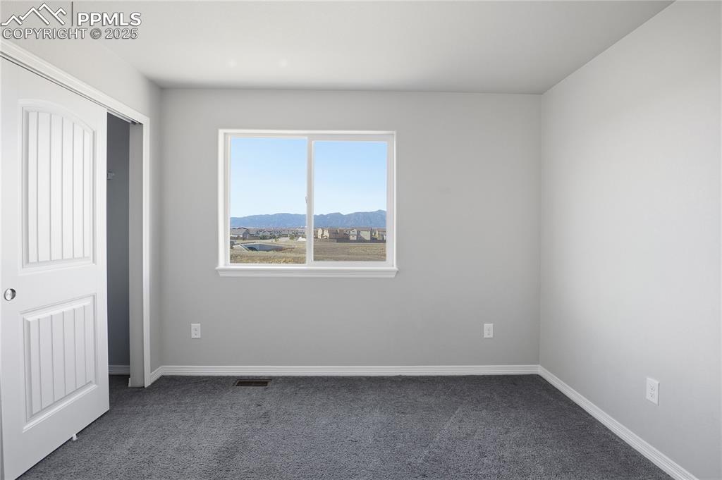 Image 28 of 40: Bedroom