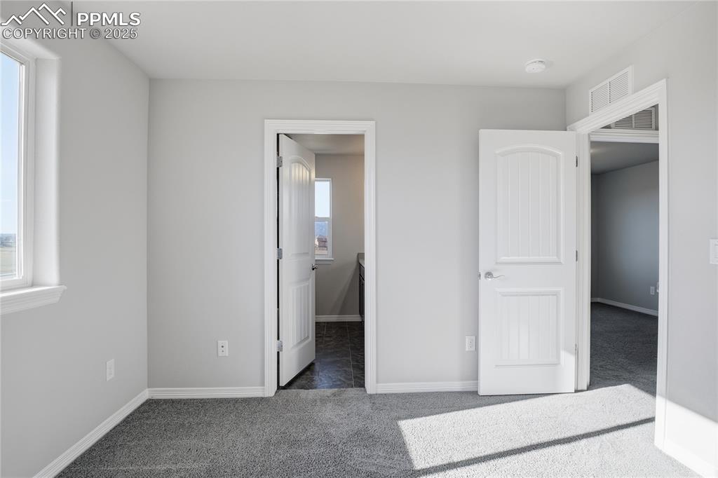 Image 31 of 40: Bedroom