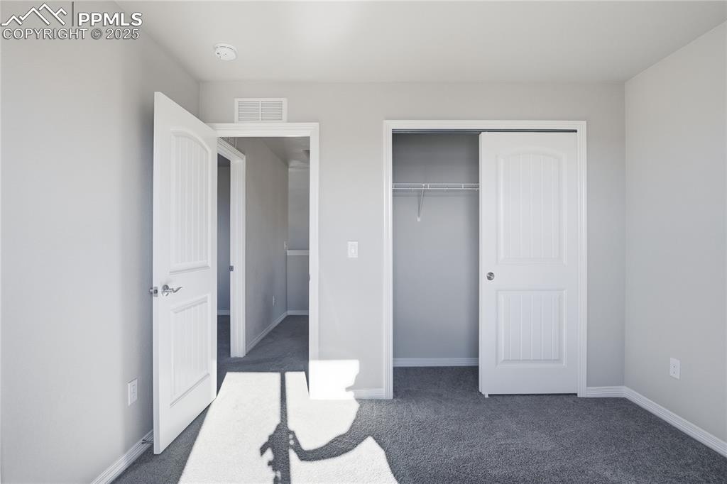 Image 32 of 40: Bedroom