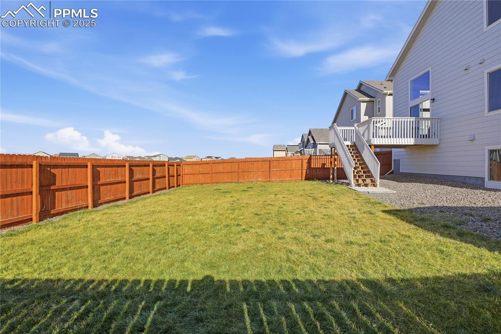 Image 38 of 40: Yard