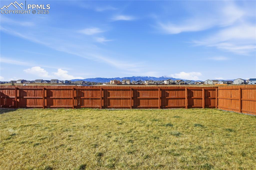 Image 40 of 40: Yard