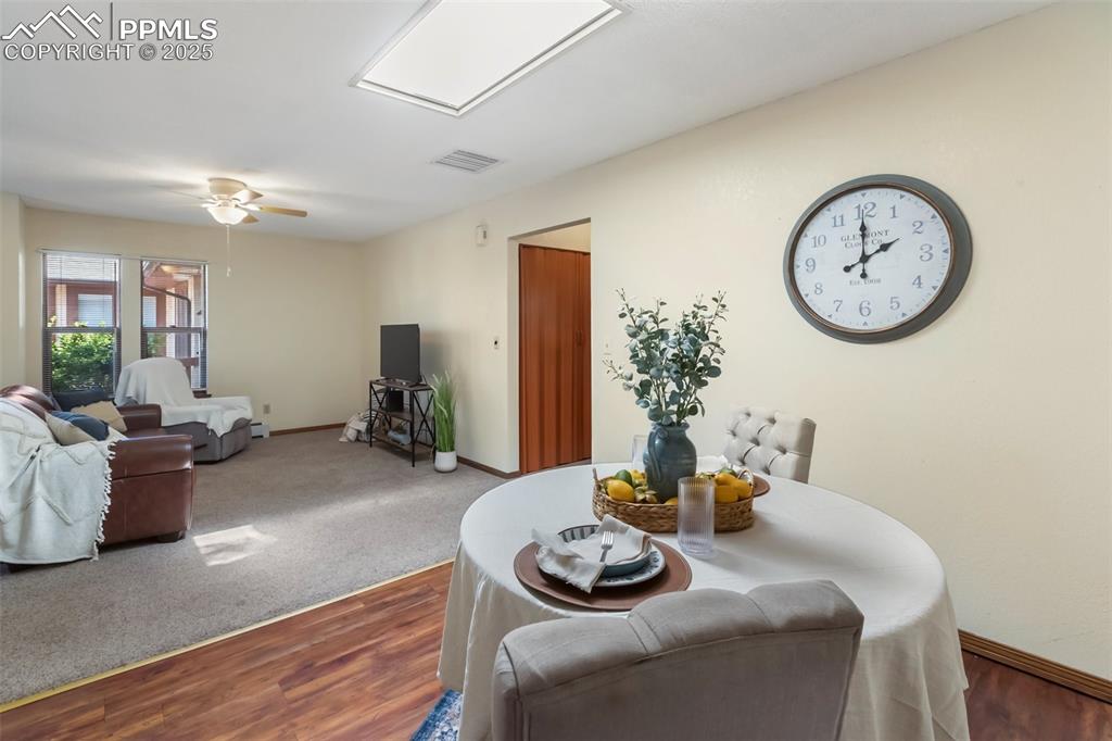 Image 7 of 33: Dining Area