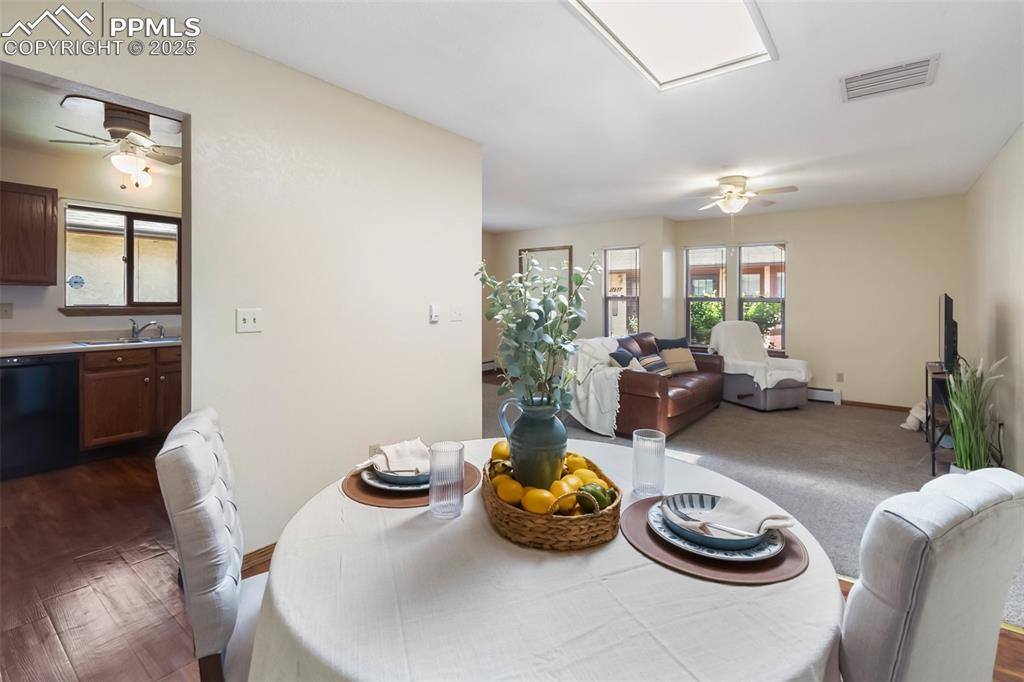 Image 8 of 33: Dining Area
