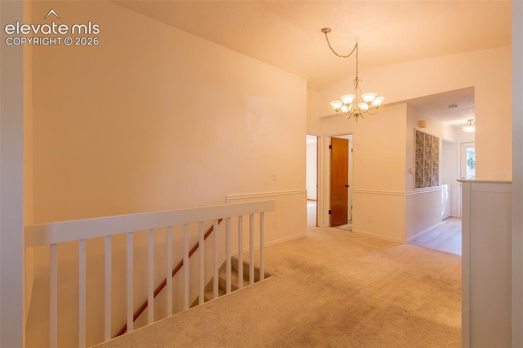 Image 10 of 45: Dining Area