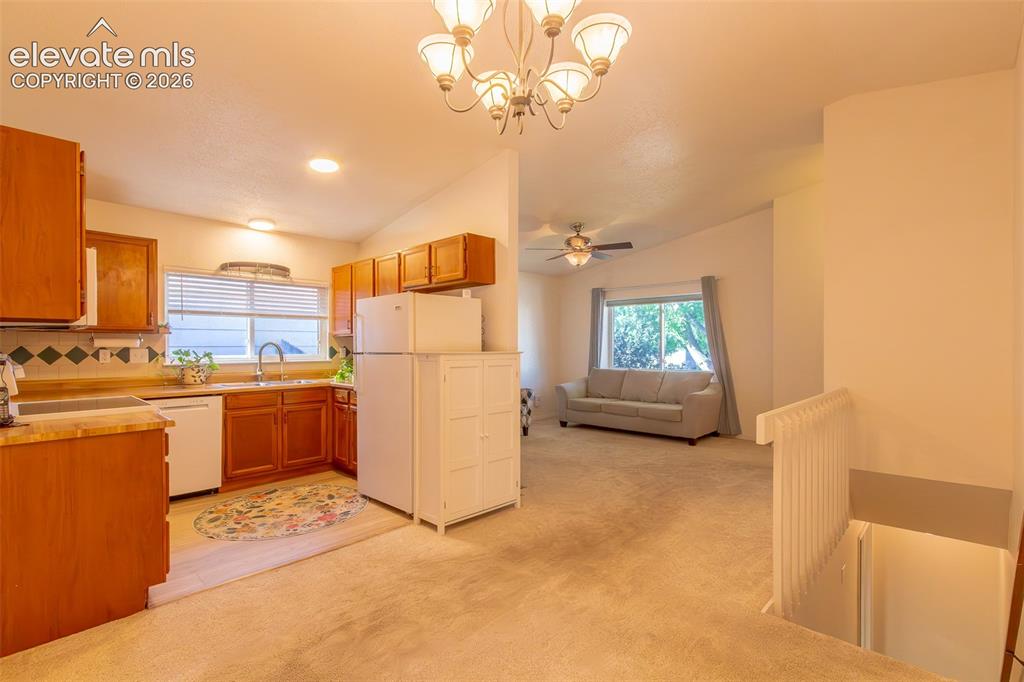 Image 11 of 45: Kitchen