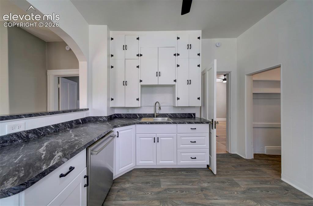 Image 10 of 29: Kitchen