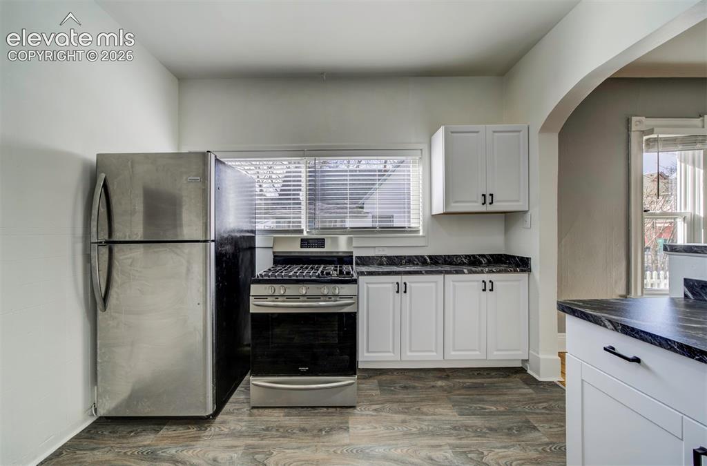 Image 11 of 29: Kitchen