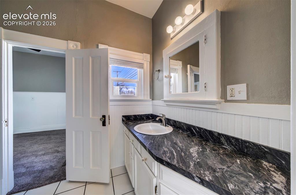 Image 16 of 29: Bathroom