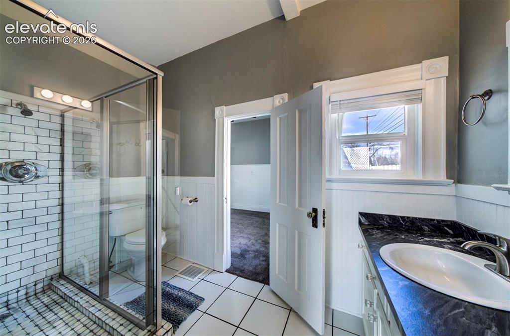 Image 17 of 29: Bathroom