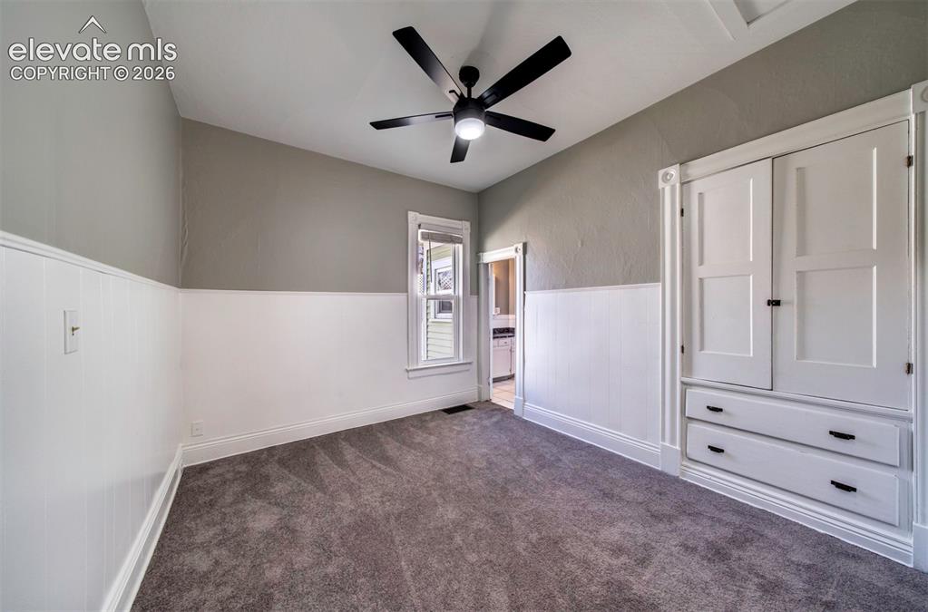 Image 19 of 29: bedroom