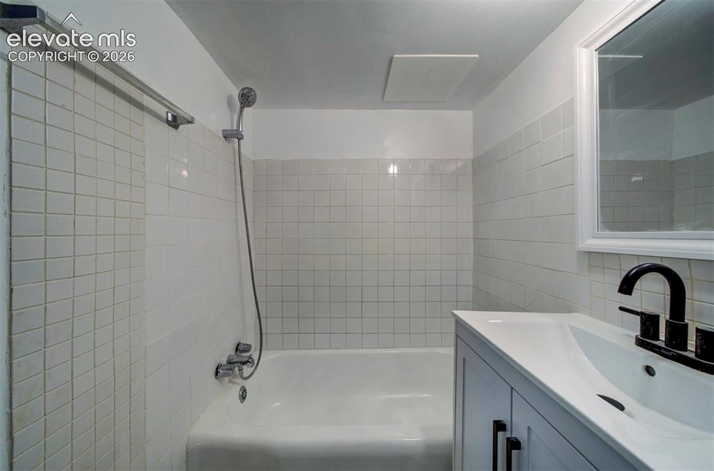 Image 24 of 29: bathroom